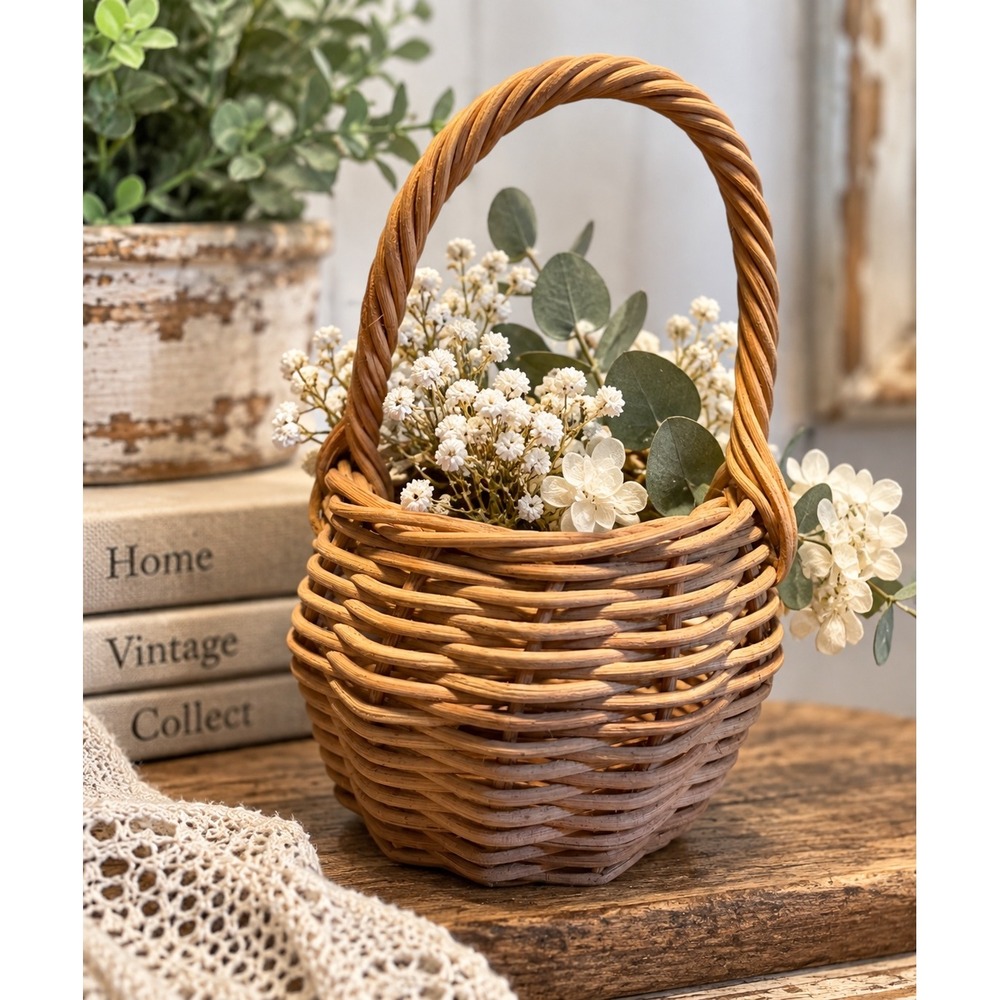 Vintage Small Round Wicker Basket with Twisted Handle Scalloped Base 6 Inch - Picture 1 of 9